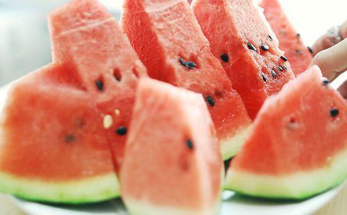 吃瓜网这么进,网络舆论场中的“瓜田”奇观